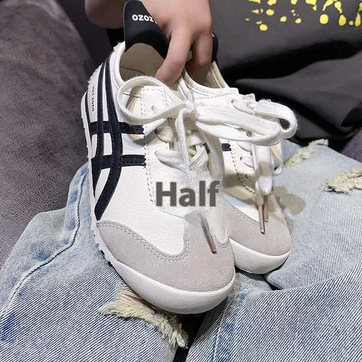 أحذية رياضية كاجوال كلاسيكية عالية الجودة . High Quality Classic Casual Sneakers for