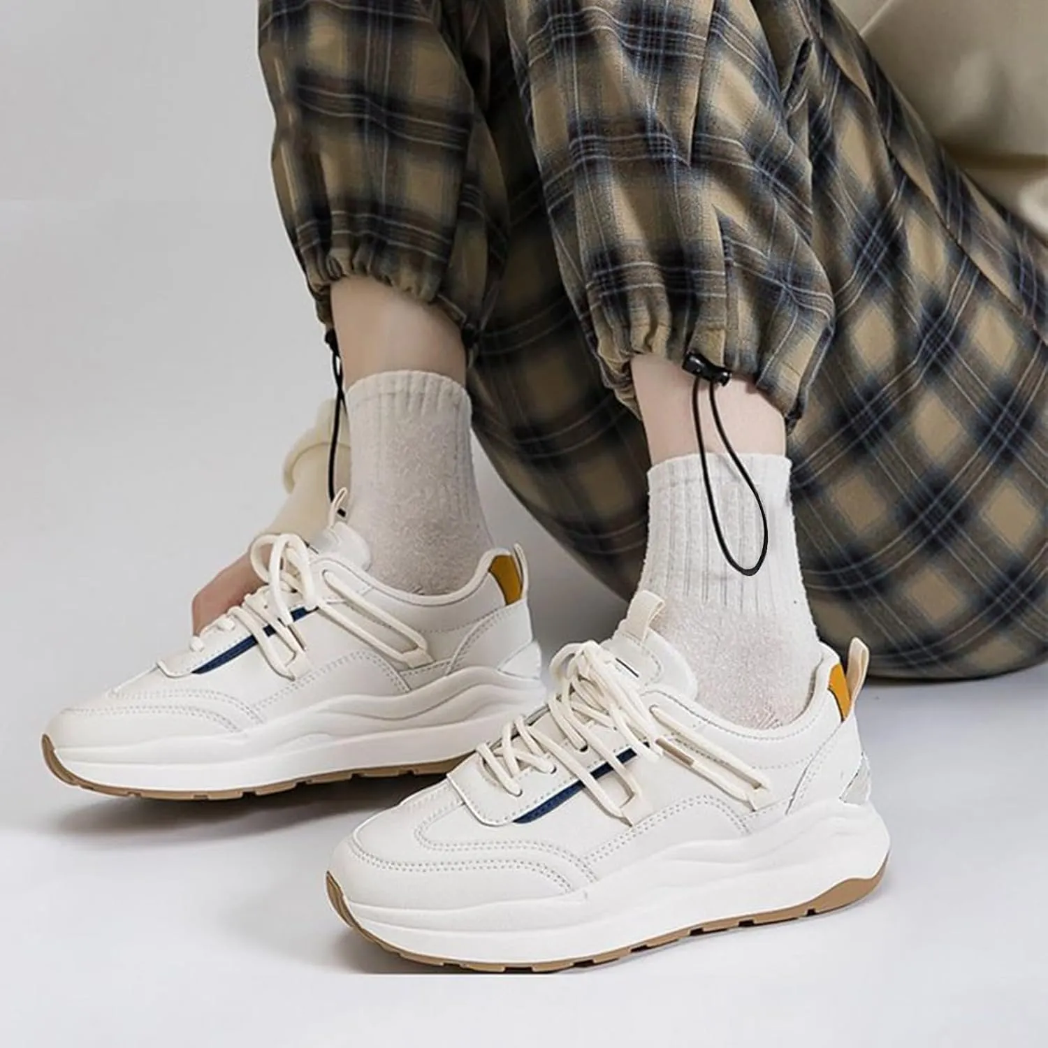 Athletic Shoes Women Low Top Lace Up Sport Shoes Comfortable Lightweight Casual Outdoor Fashion Walking Tennis Sneakers