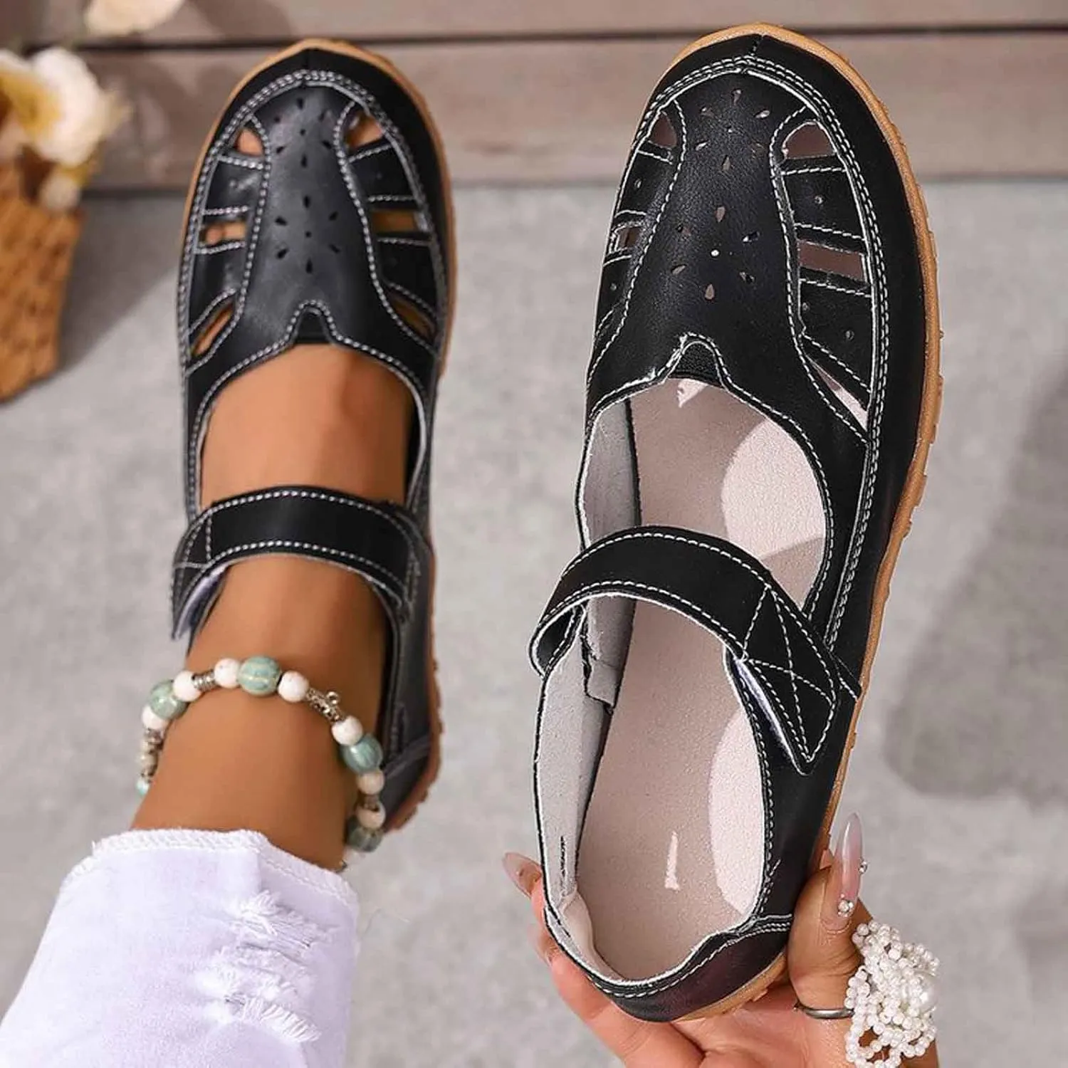 Stylish Women's Sandals Lightweight Comfortable Casual Slip-On Hollow Design Beach Footwear for Daily Wear and