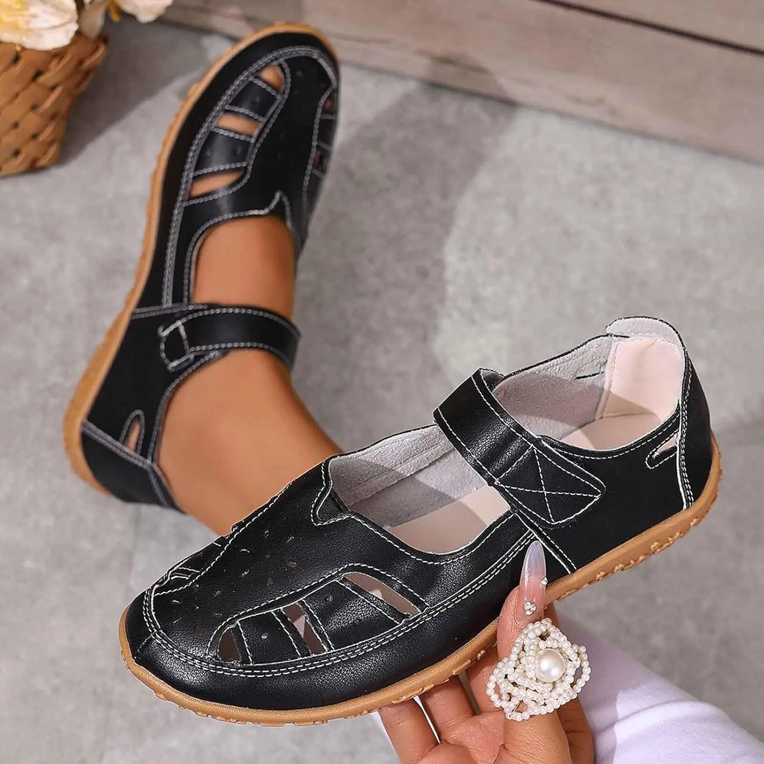 Stylish Women's Sandals Lightweight Comfortable Casual Slip-On Hollow Design Beach Footwear for Daily Wear and