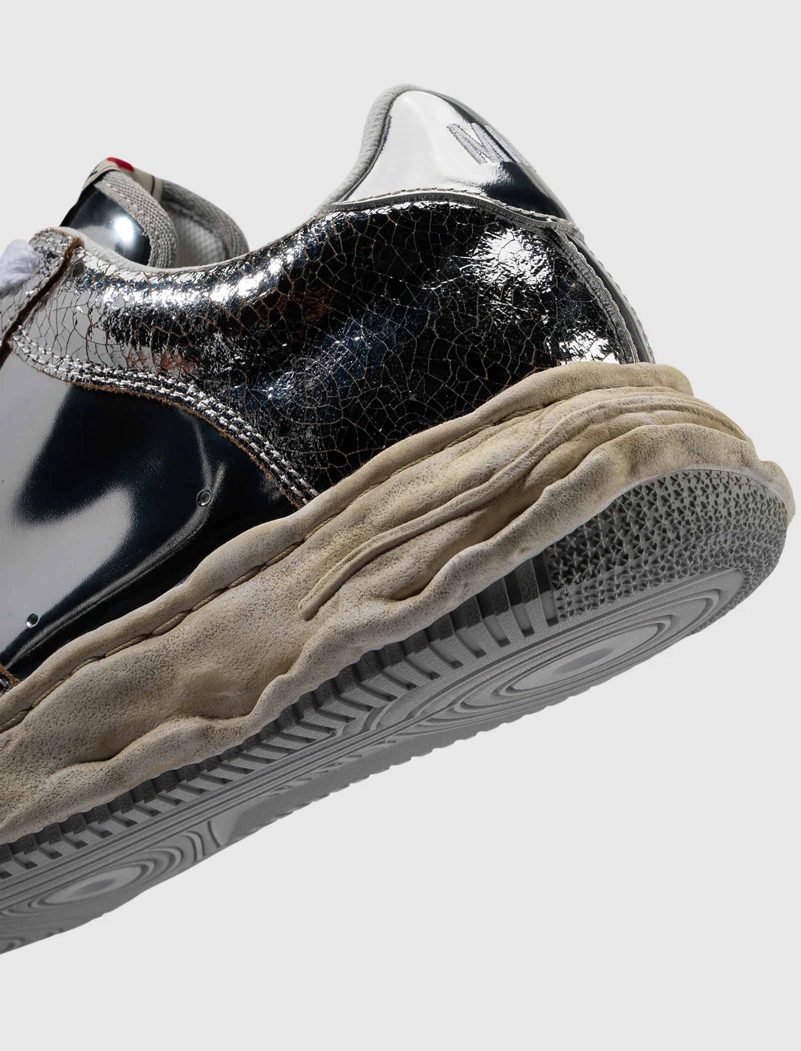 WAYNE LOW TOP CRACKING LEATHER SNEAKERS SILVER