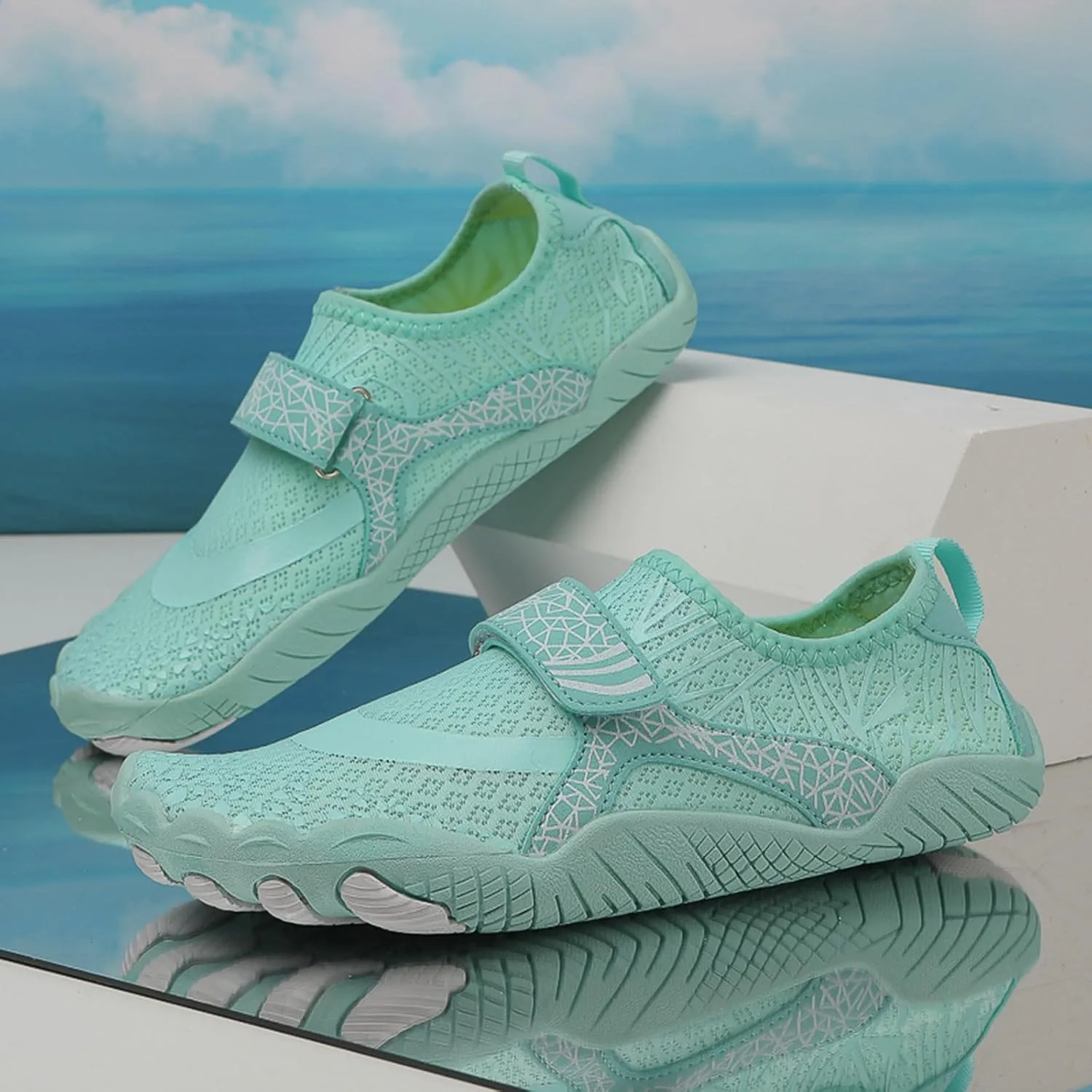 Women's Slip on Walking Shoes Comfy Knitted Non Slip Comfortable Running Shoes Breathable Gym Workout Shoes Ladies 2024 Fashion Sneakers