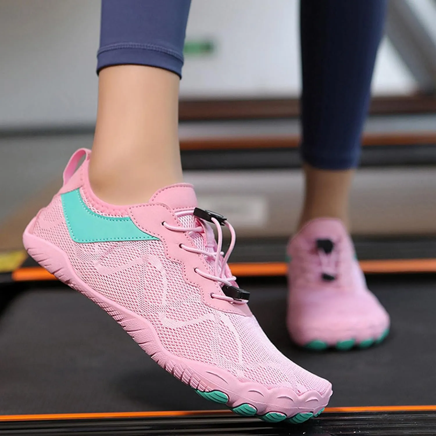 Women's Slip on Walking Shoes Comfy Knitted Non Slip Comfortable Running Shoes Breathable Gym Workout Shoes Lightweight Fashion Sneakers