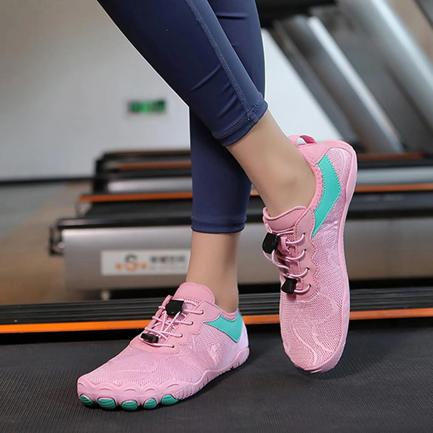 Women's Slip on Walking Shoes Comfy Knitted Non Slip Comfortable Running Shoes Breathable Gym Workout Shoes Lightweight Fashion Sneakers