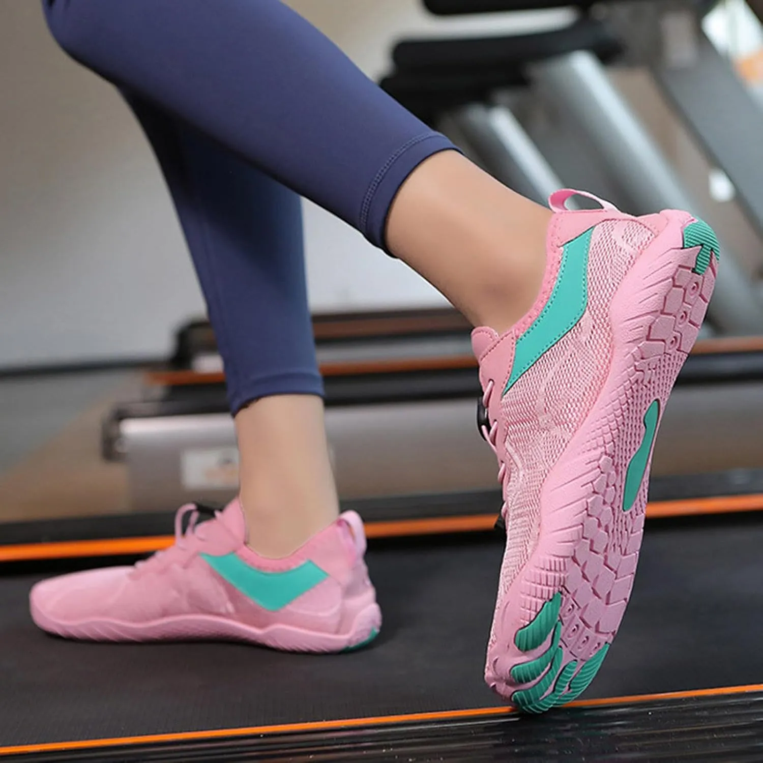 Women's Slip on Walking Shoes Comfy Knitted Non Slip Comfortable Running Shoes Breathable Gym Workout Shoes Lightweight Fashion Sneakers