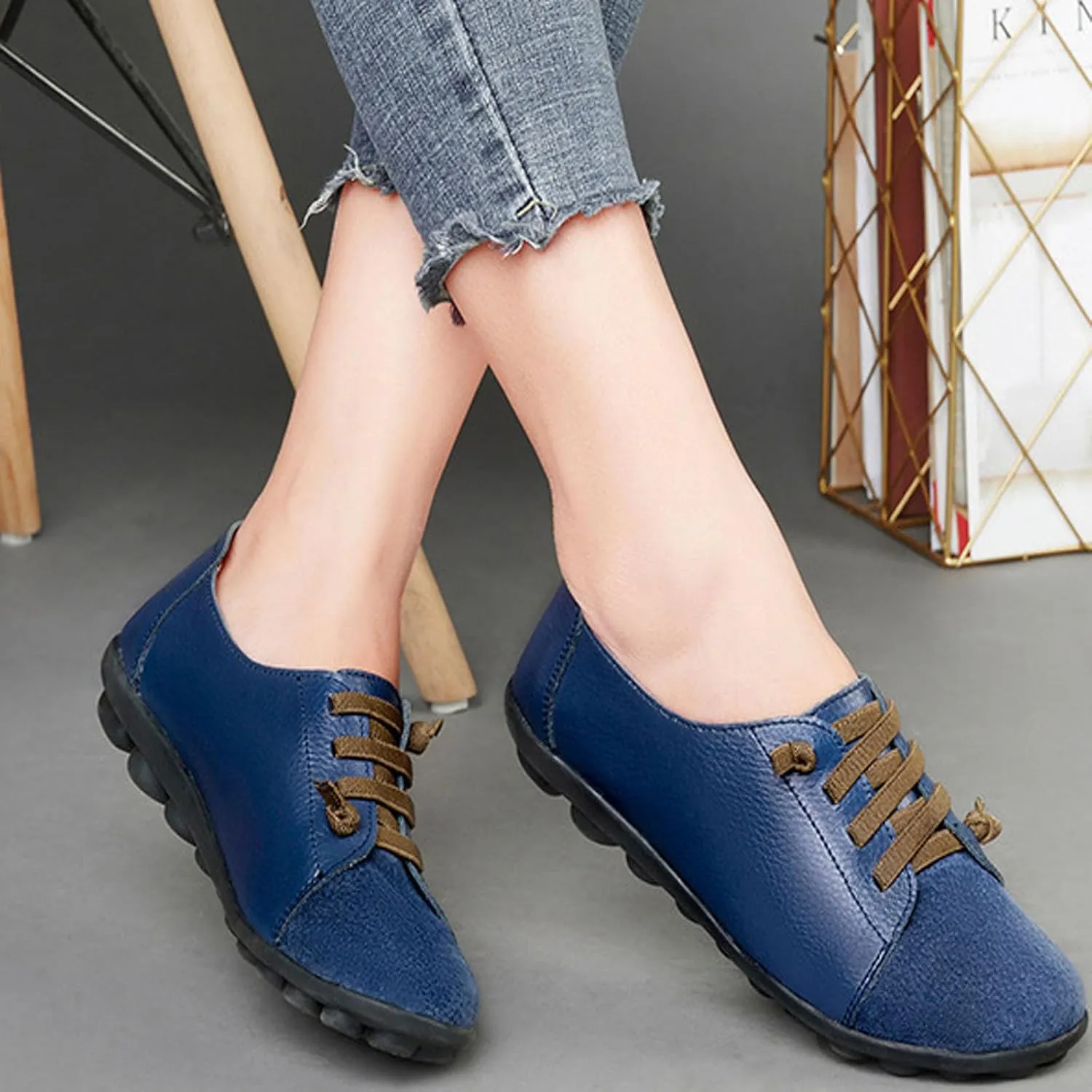 Women's Suede Casual Flat Oxford Shoes Round Toe Soft Sole Non-Slip Work Dress Lace-Up Shoes Comfortable Non-Slip Walking Mom Shoes