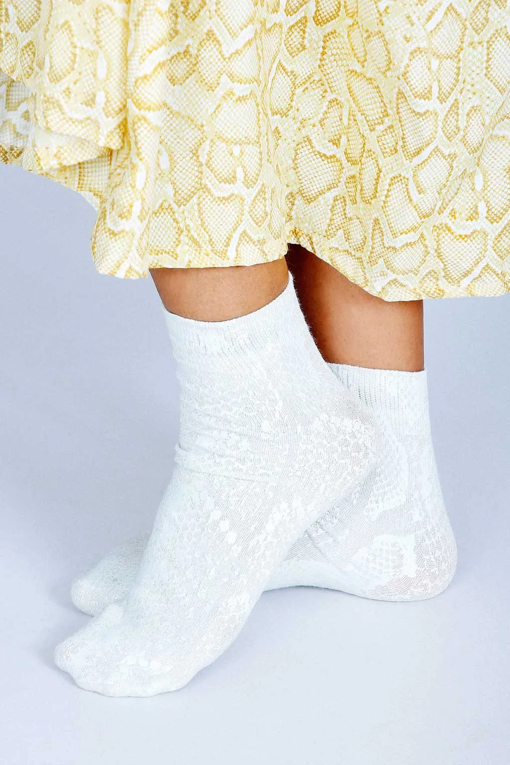 Yoshi Albino Shimmer Ankle Sock